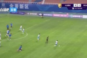青岛西海岸2-0领先！戴维森接队友回传破门