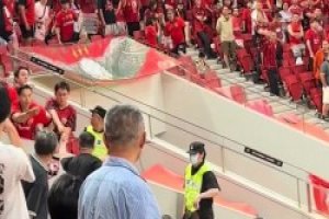 网友实拍：申花球迷是真的多，一进球，卧底全出来了