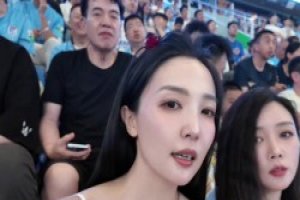 美女球迷：虽然有点遗憾～但是大连英博加油呀！